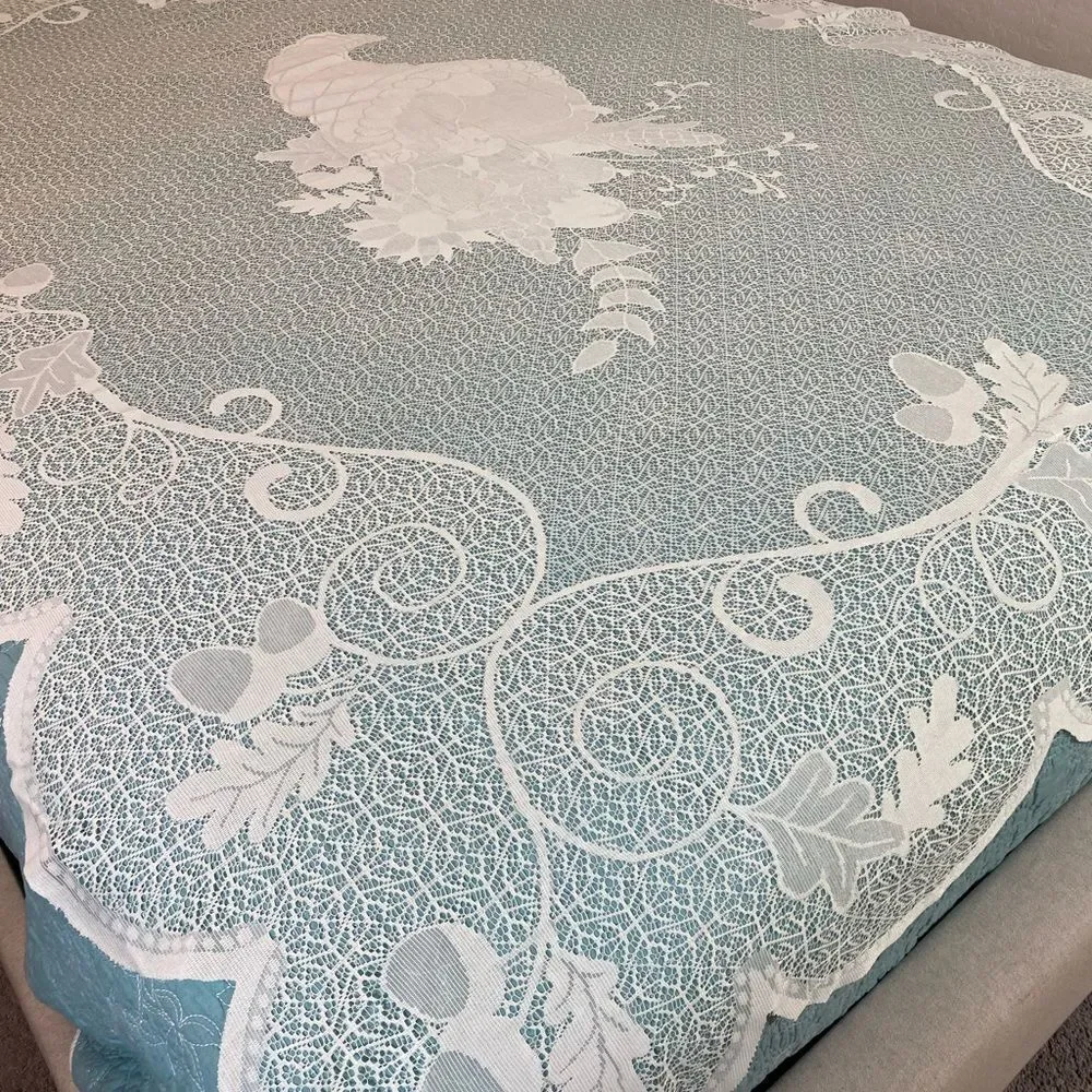 Cornucopia design tablecloth lace cream colored lscalloped edges Thanks Giving
